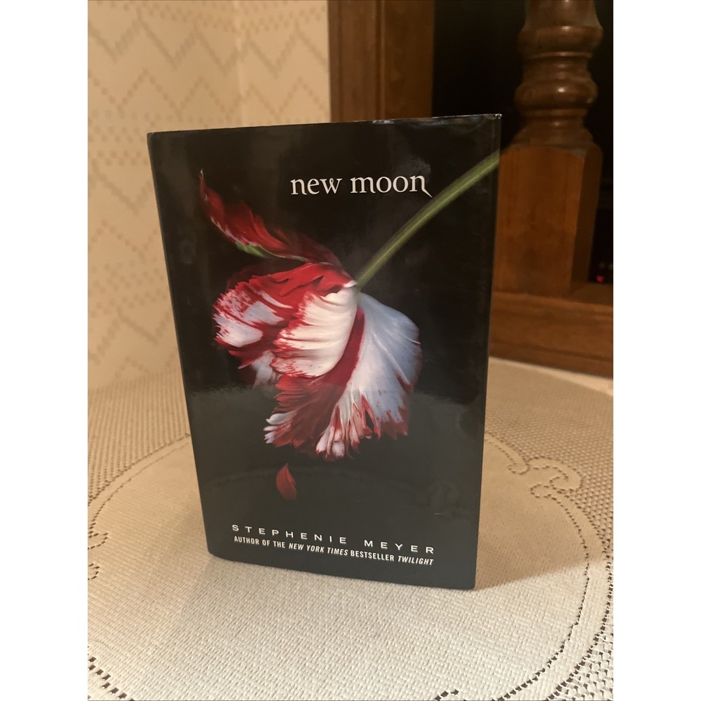 New Moon - Stephenie Meyer (true 1st edition 1st print) Little, Brown & Co. 2006